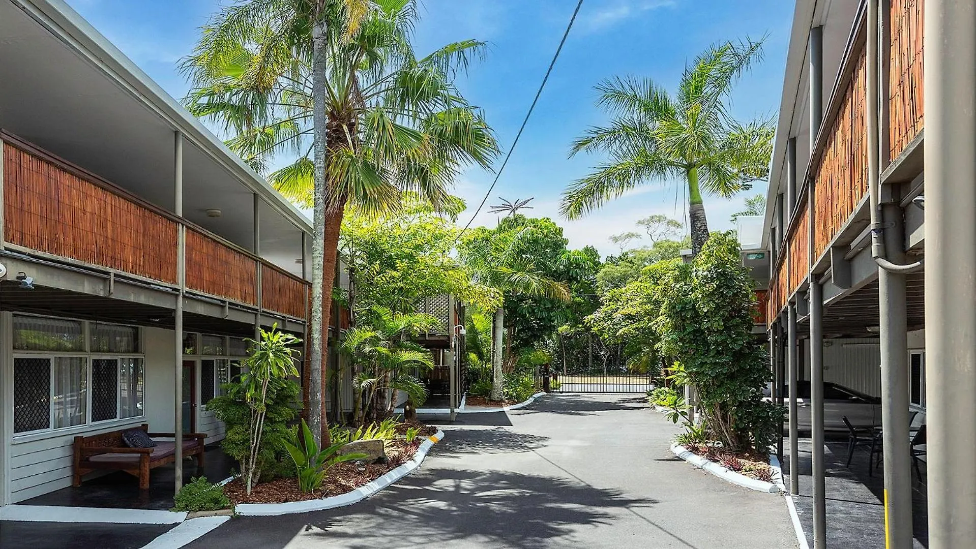 Coconut Palms Deluxe Ground Floor Apartment Scarness Australien